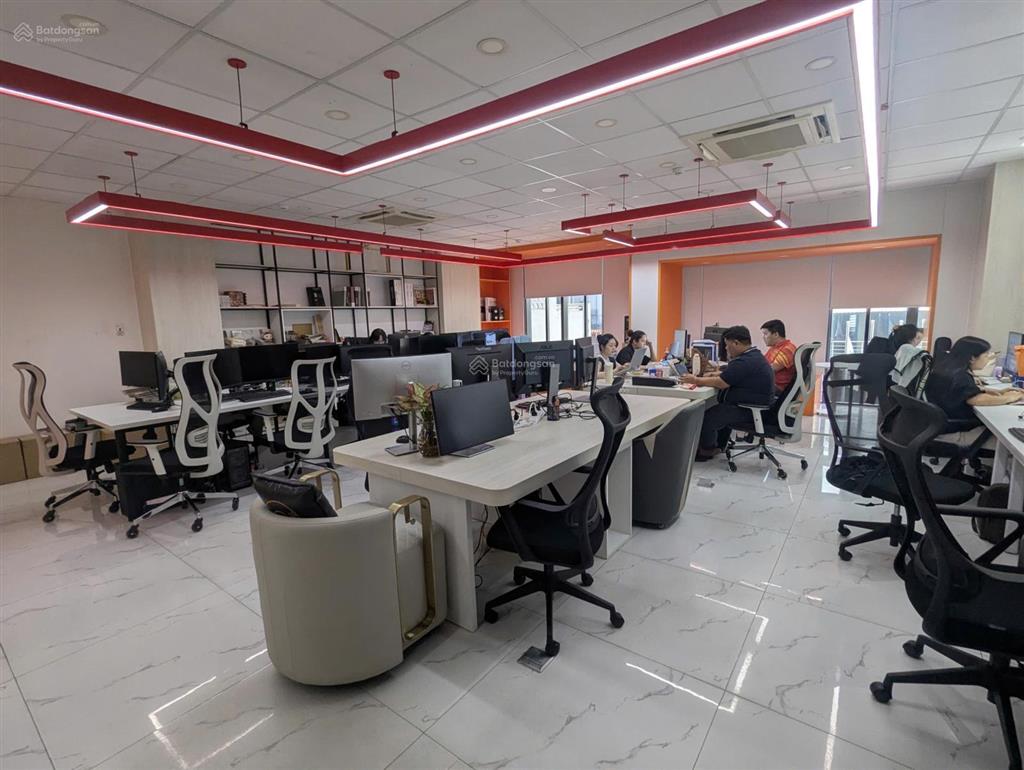 Sàn đẹp hiếm trống || nguyễn văn trỗi p8 phú nhuận || 100m2  sẵn fitout phòng họp, bàn ghế
