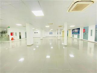 Cho thuê văn phòng tầng trệt 400m2 || phú nhuận  giáp quận 3 || trong tòa văn phòng