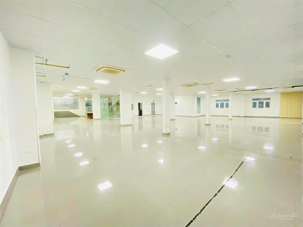 Cho thuê văn phòng tầng trệt 400m2 || phú nhuận  giáp quận 3 || trong tòa văn phòng