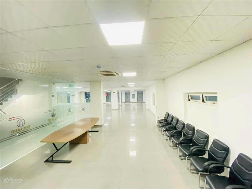 Cho thuê văn phòng tầng trệt 400m2 || phú nhuận  giáp quận 3 || trong tòa văn phòng