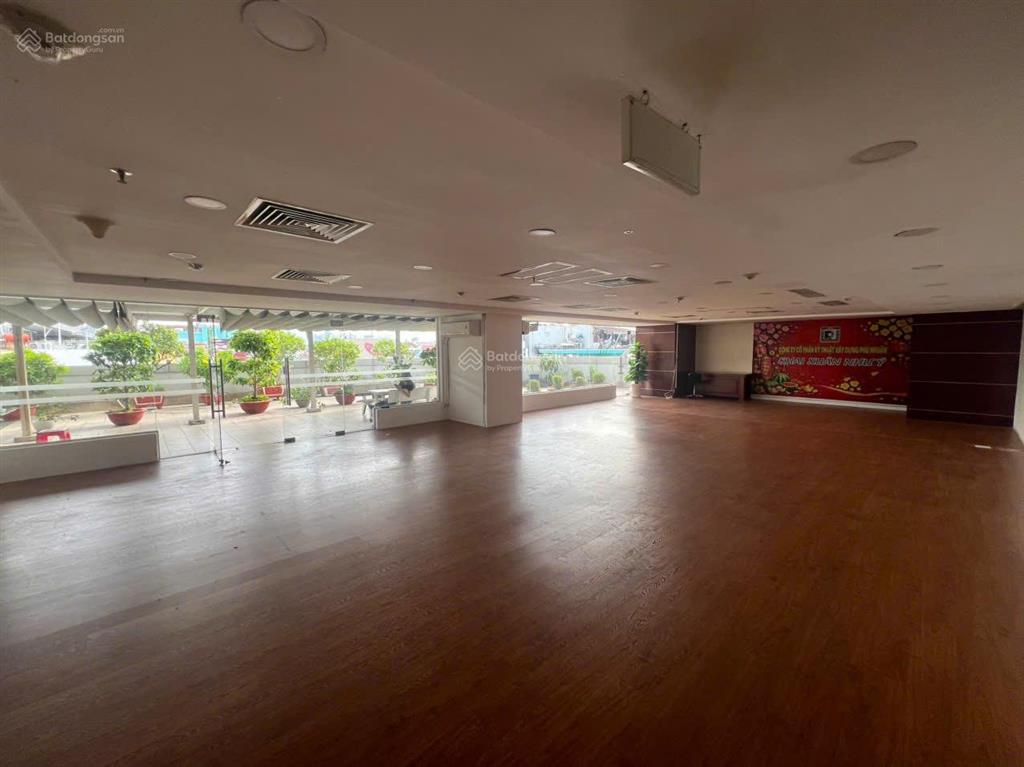 Cho thuê văn phòng hoa sứ  phan xích long, phú nhuận dt 200m2  giá 64 triệu/tháng