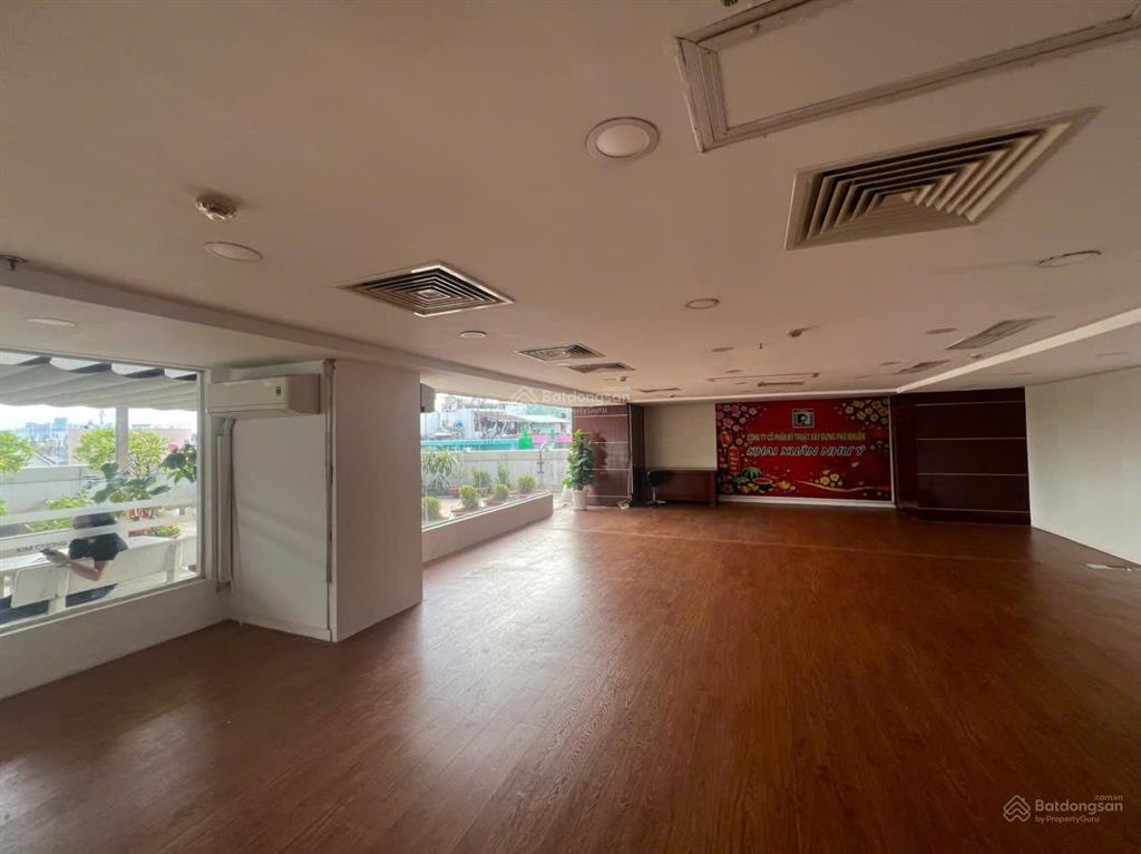 Cho thuê văn phòng hoa sứ  phan xích long, phú nhuận dt 200m2  giá 64 triệu/tháng