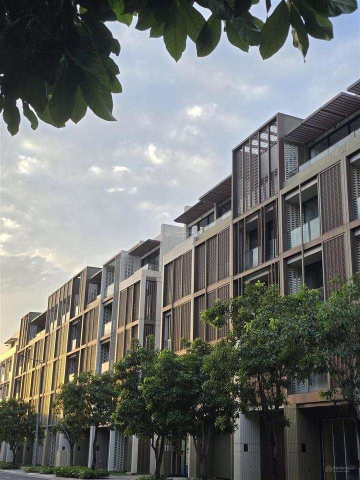 Cho thuê soho 5x19m, 5 tầng, thang máy. nhà thô. tiện kinh doanh khách sạn, nhà hàng.