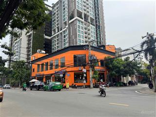 Bán khuôn đất xây biệt thự thảo điền  quận 2. dt 15m x 20m  300m2. giá chỉ 75 tỷ thương lượng