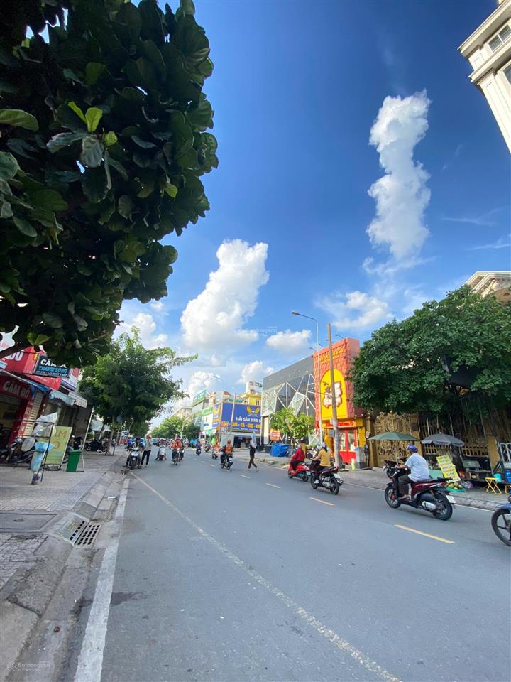 Siêu phẩm mặt tiền đường tân sơn nhì (dt 8.1m x 25m  4 tầng) hđt 90 triệu/tháng. giá bán 42 tỷ