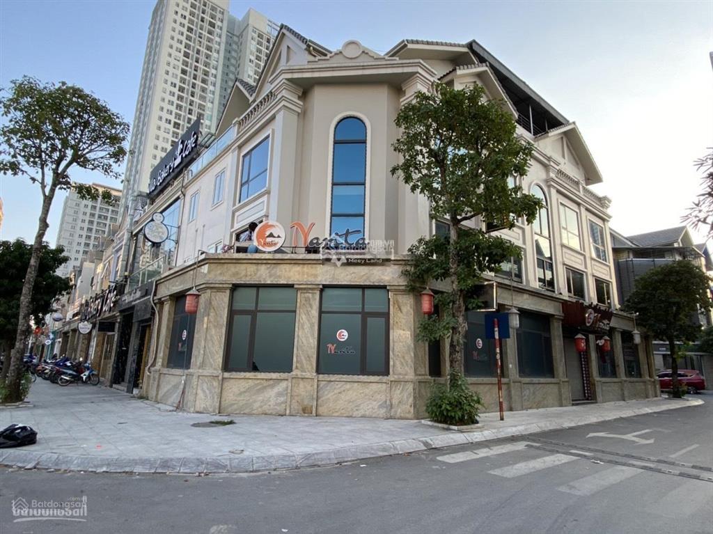 Siêu phẩm phân lô nghĩa đô  hoàng quốc việt vỉa hè  oto vào nhà, 75m x5,5m x4t, hơn 30 tỷ