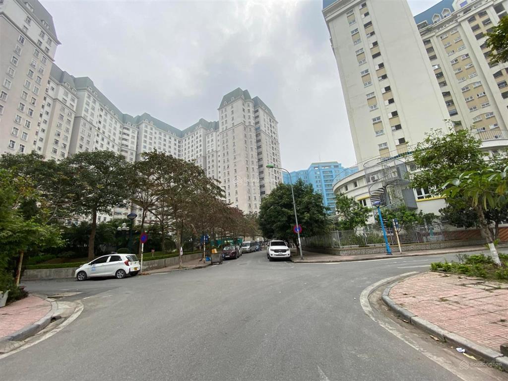 Cần bán gấp biệt thự mỹ đình, 2 thoáng, 195m2, 5 tầng, mt 10m, có sân vườn, hơn 6x tỷ