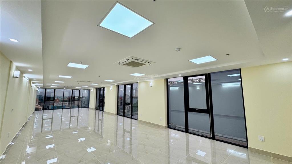 Chính chủ bán nhà 6 tầng, 65m, thang máy, thông sàn, gara oto hoàng quốc việt, cầu giấy, 28.3 tỷ