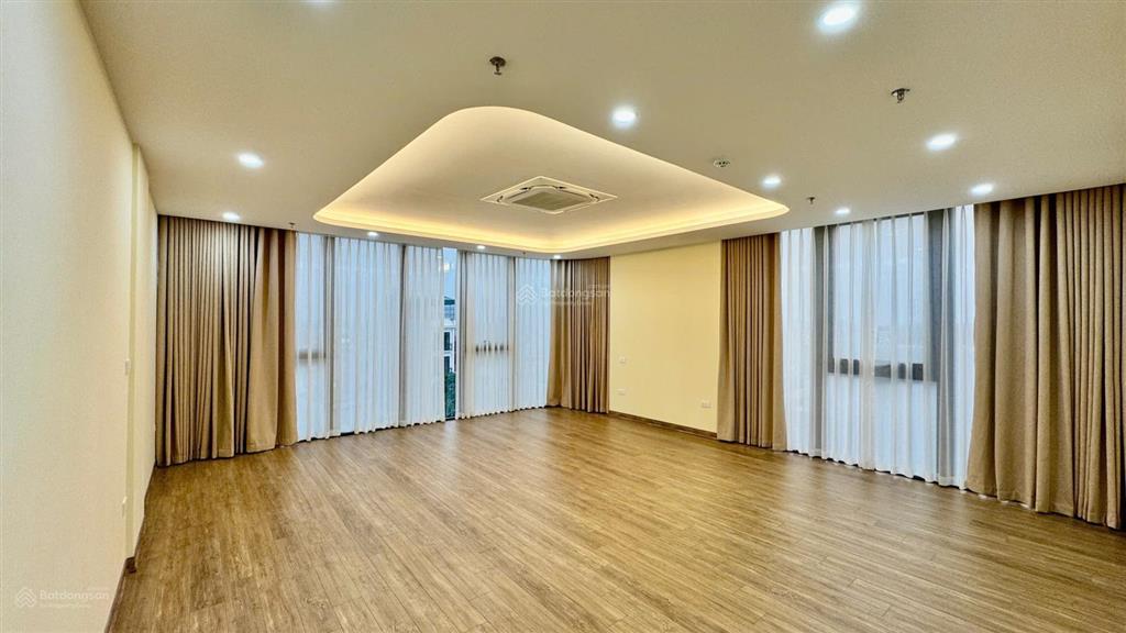 Chính chủ bán nhà 6 tầng, 65m, thang máy, thông sàn, gara oto hoàng quốc việt, cầu giấy, 28.3 tỷ