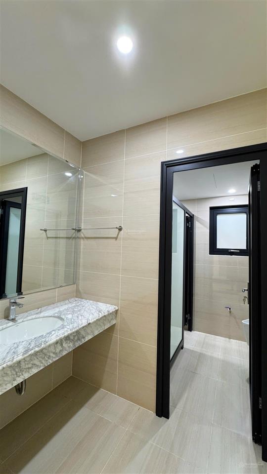 Chính chủ bán nhà 6 tầng, 65m, thang máy, thông sàn, gara oto hoàng quốc việt, cầu giấy, 28.3 tỷ