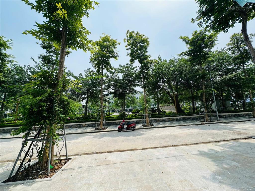 Hơn 11 tỷ, có ngay căn liền kề view vườn hoa, 80m, 5t, mt 5t, có vỉa hè 5m, tại kđt đông dương