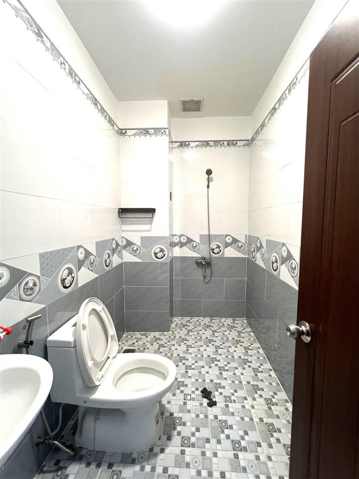 Nhà cho thuê nguyên căn tại trung tâm phường long an.  0763 944 *** bảo yến
