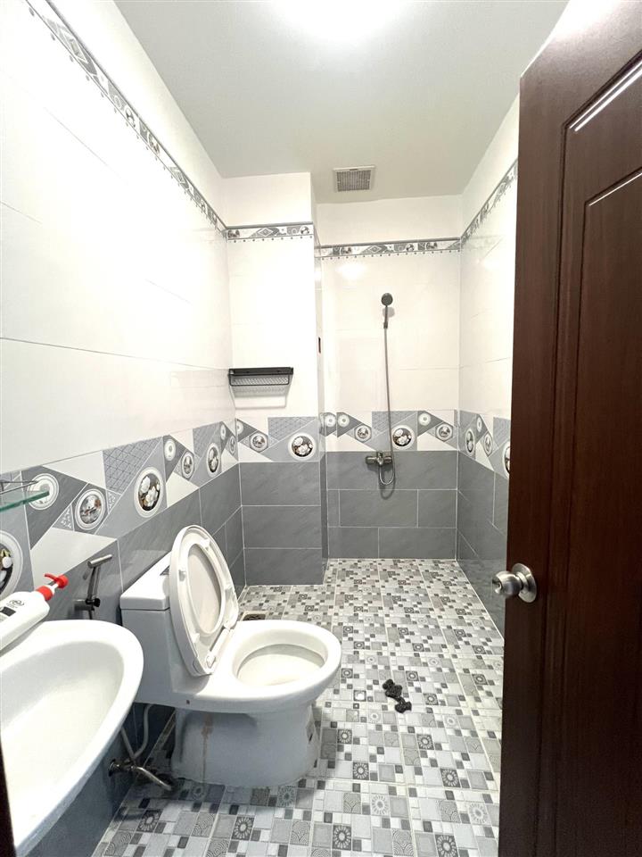 Nhà cho thuê nguyên căn tại trung tâm phường long an.  0763 944 *** bảo yến