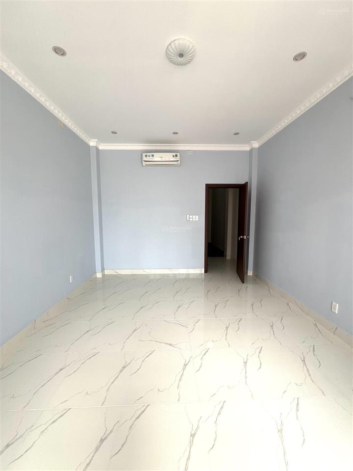 Nhà cho thuê nguyên căn tại trung tâm phường long an.  0763 944 *** bảo yến