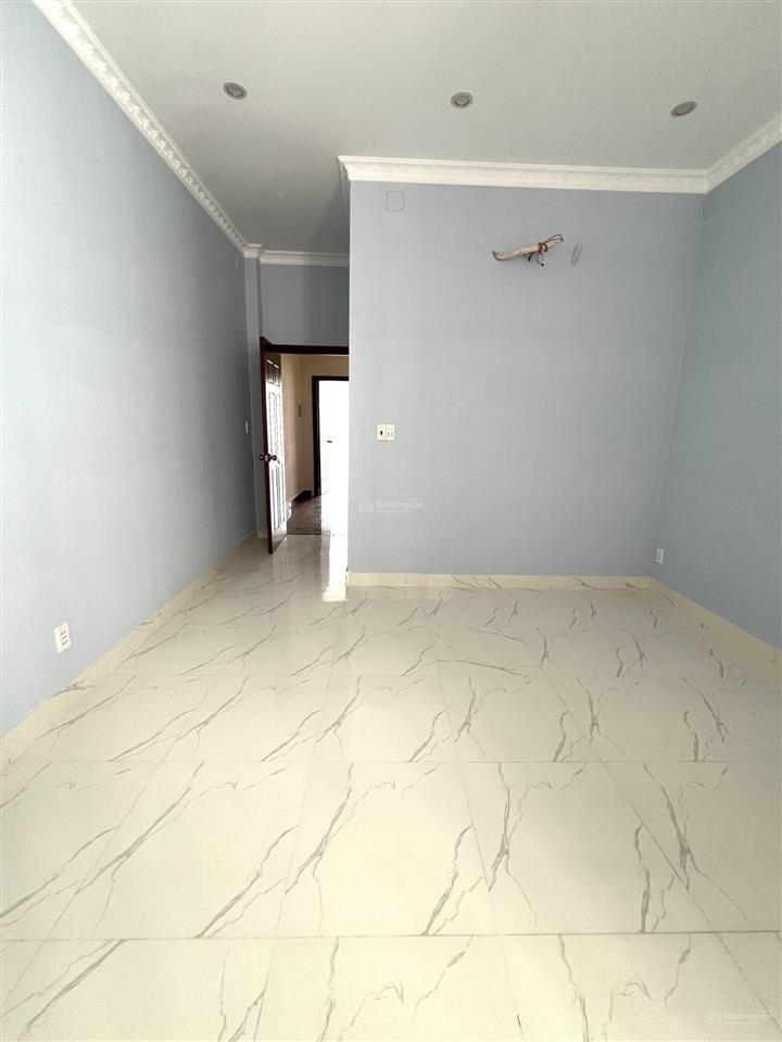 Nhà cho thuê nguyên căn tại trung tâm phường long an.  0763 944 *** bảo yến
