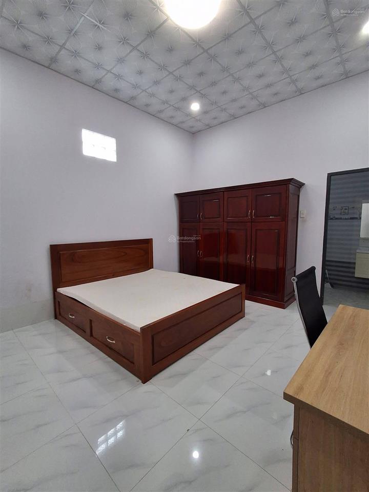 Cho thuê nguyên căn biệt thự(304m2)full nội thất. giá 10triệu gần aeon tân an