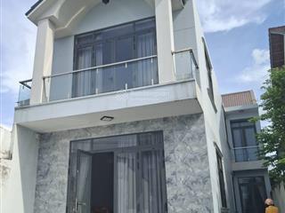 Cho thuê nguyên căn biệt thự(304m2)full nội thất. giá 10triệu gần aeon tân an