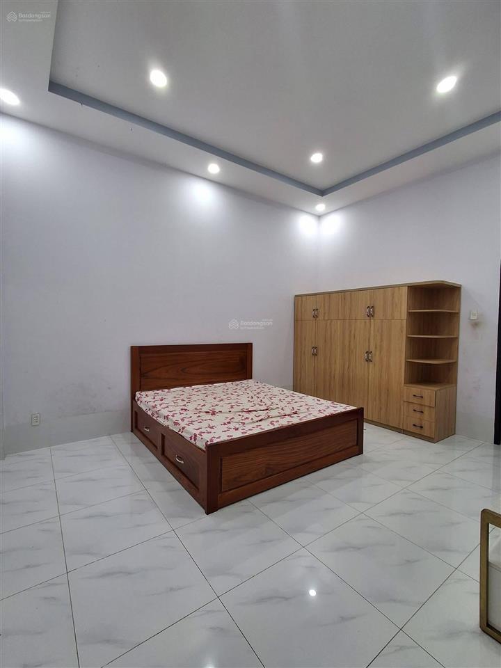 Cho thuê nguyên căn biệt thự(304m2)full nội thất. giá 10triệu gần aeon tân an