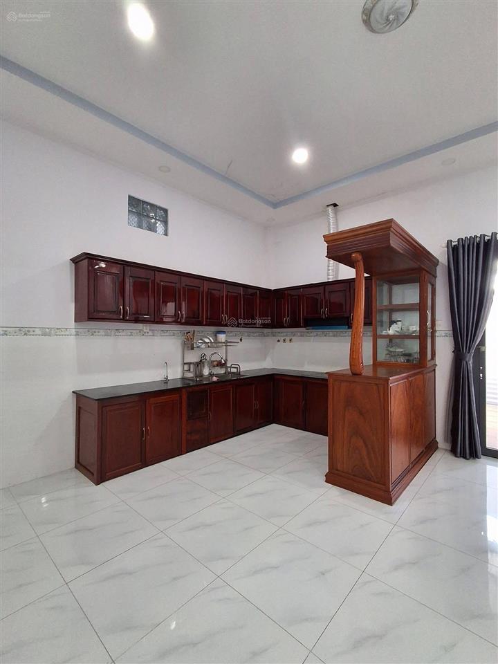 Cho thuê nguyên căn biệt thự(304m2)full nội thất. giá 10triệu gần aeon tân an