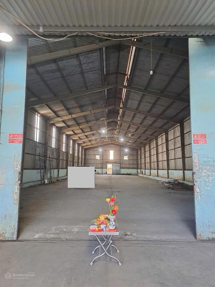 Cho thuê kho (1.400m2) tại trung tâm thành phố tân an (cũ),  0763 944 *** bảo yến