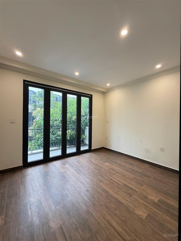 Cho thuê nhà hoàn thiện 3 tầng vinhomes ocean park 2 chỉ 8,5 triệu/th.  0917 891 ***