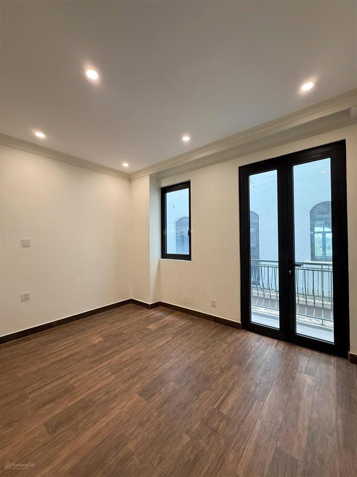 Cho thuê nhà hoàn thiện 3 tầng vinhomes ocean park 2 chỉ 8,5 triệu/th.  0917 891 ***