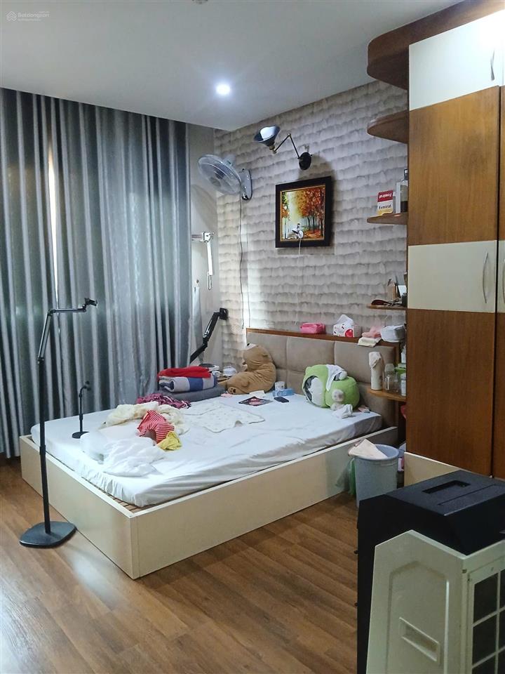 Cho thuê căn hộ 80m2, 12 triệu, tại ruby  celadon city, bàn giao nội thất dính tường