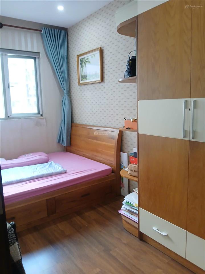 Cho thuê căn hộ 80m2, 12 triệu, tại ruby  celadon city, bàn giao nội thất dính tường