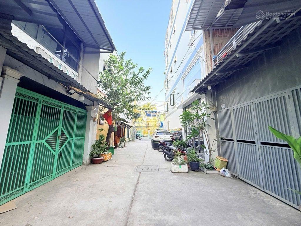 Bán nhà bình tân  hẻm xe hơi  gần tân phú  5 x 18m  2 tầng  chỉ 5tỷ