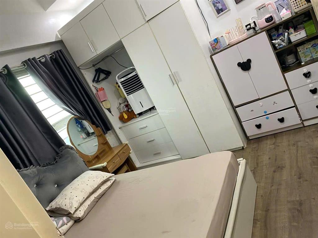 Chính chủ cần bán căn hộ 2 phòng ngủ 62m2 view hồ chung cư vp5 linh đàm giá 4.x tỷ.  0967 070 ***