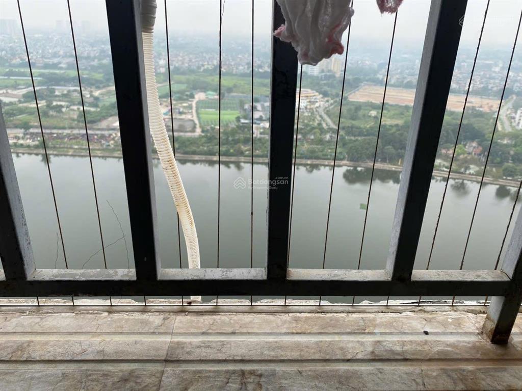 Chính chủ cần bán căn hộ 2 phòng ngủ 62m2 view hồ chung cư vp5 linh đàm giá 4.x tỷ.  0967 070 ***
