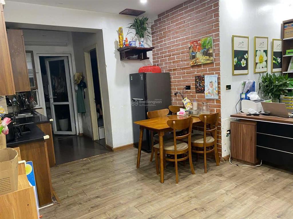 Chính chủ cần bán căn hộ 2 phòng ngủ 62m2 view hồ chung cư vp5 linh đàm giá 4.x tỷ.  0967 070 ***