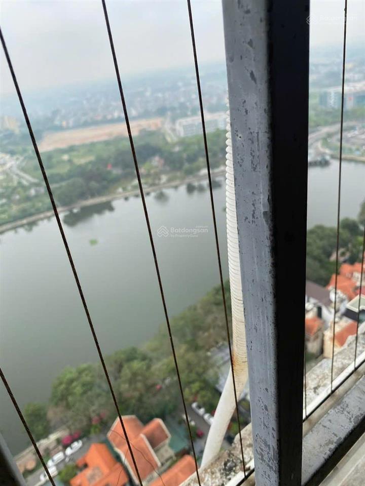 Chính chủ cần bán căn hộ 2 phòng ngủ 62m2 view hồ chung cư vp5 linh đàm giá 4.x tỷ.  0967 070 ***