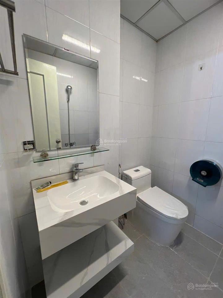 Chính chủ cần bán gấp căn 2 phòng ngủ view hồ tòa vp5 full nội thất giá rẻ,  0967 070 ***