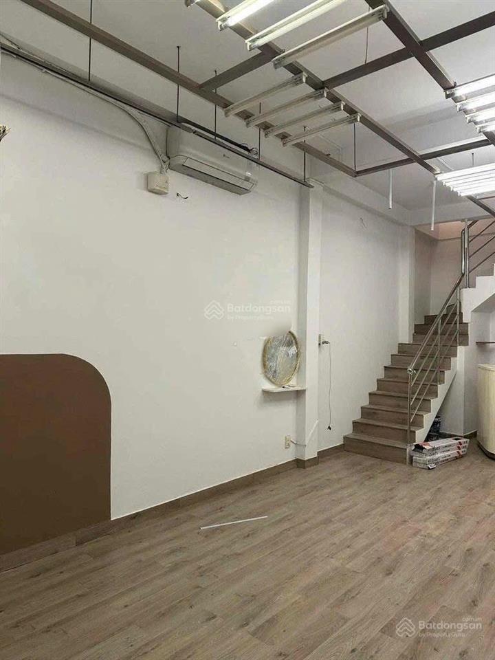 Mặt tiền cmt8 q3, kd tự do, gần toà nhà viettel, trệt 2 lầu suốt, phù hợp spa, shop, vp