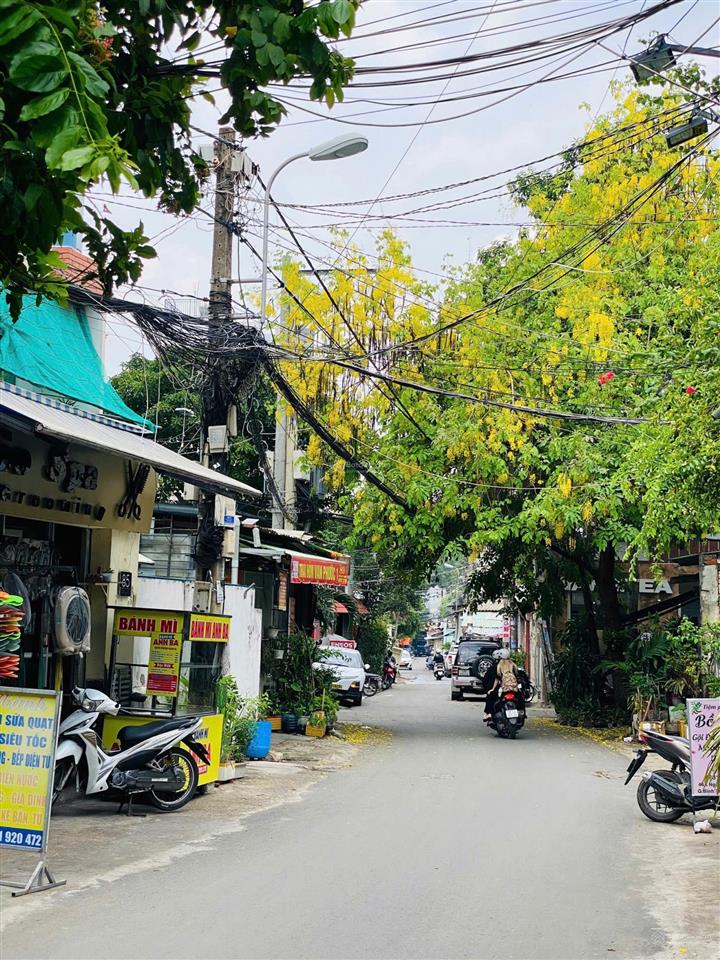 Hxh bùi đình tuý q.bình thạnh, dt 4.4x16m, trệt 1 lầu, oto vô nhà, giá rẻ
