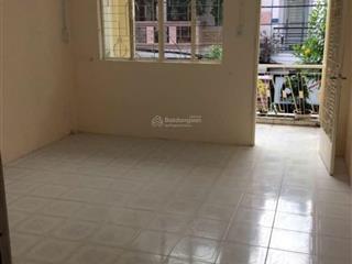 Hxh 3 tháng 2 q10, dt 3.5x15m, trệt 1 lầu 3pn 2wc, có hẻm sau
