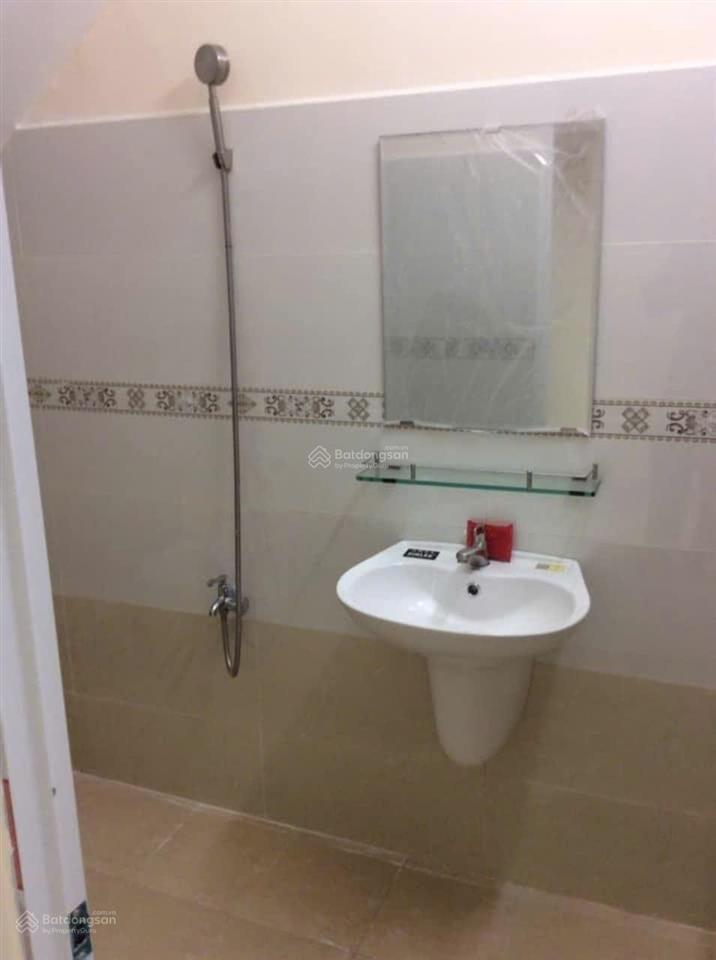 Hxh 3 tháng 2 q10, dt 3.5x15m, trệt 1 lầu 3pn 2wc, có hẻm sau