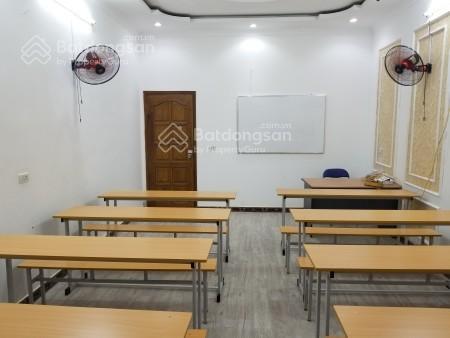 Nhà trệt 1 lầu 3pn2wc, dt 4x13m, hẻm 3m cách mt cmt8 q3 chỉ 2 căn nhà