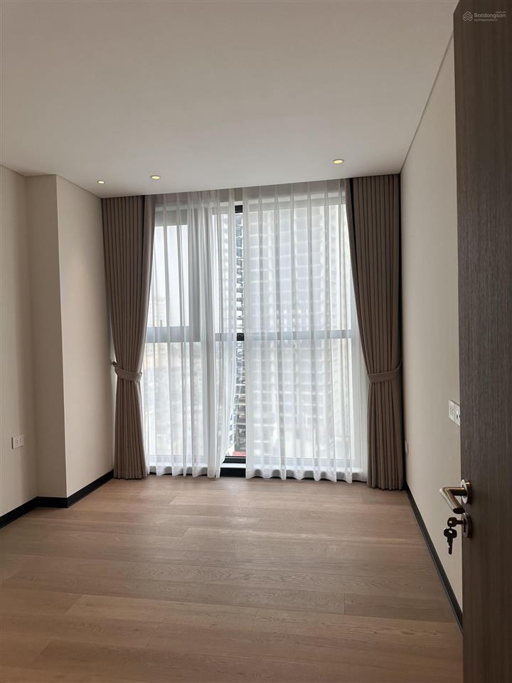 Bán căn góc 2 ngủ, ban công đn  handi resco  31 lê văn lương, sẵn sổ đỏ, có slot ô tô, 7 tỷ có tl