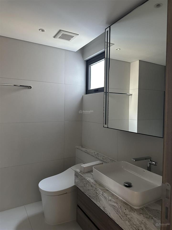 Bán căn góc 2 ngủ, ban công đn  handi resco  31 lê văn lương, sẵn sổ đỏ, có slot ô tô, 7 tỷ có tl