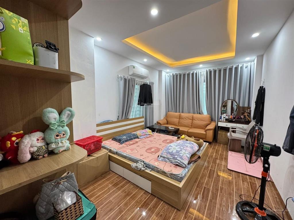 Bán nhà mặt phố yên nghĩa hà đông, diện tích 42m2 5 tầng, mt 3,5m, lô góc, oto tránh, kinh doanh