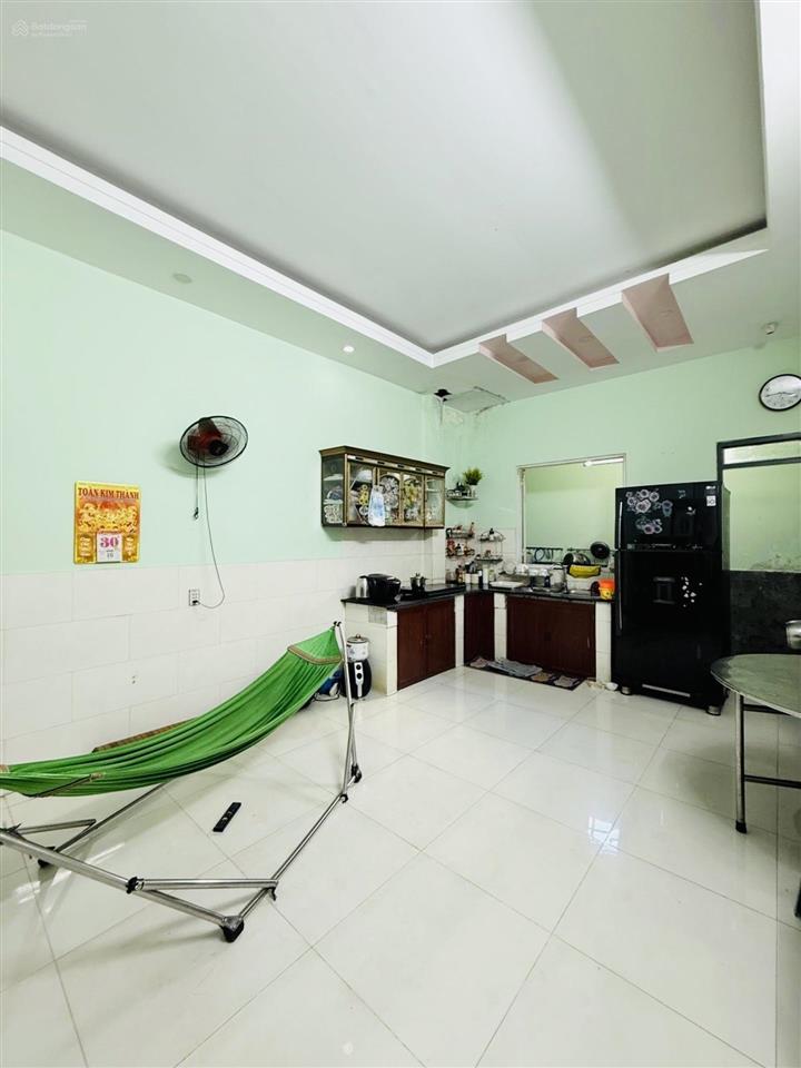 Gấp bán10.4 giảm về 9.8 tỷ  bán nr 90m2 tại tô hiệu, hòa bình q.tân phú. đường 10m ngay đầm sen.