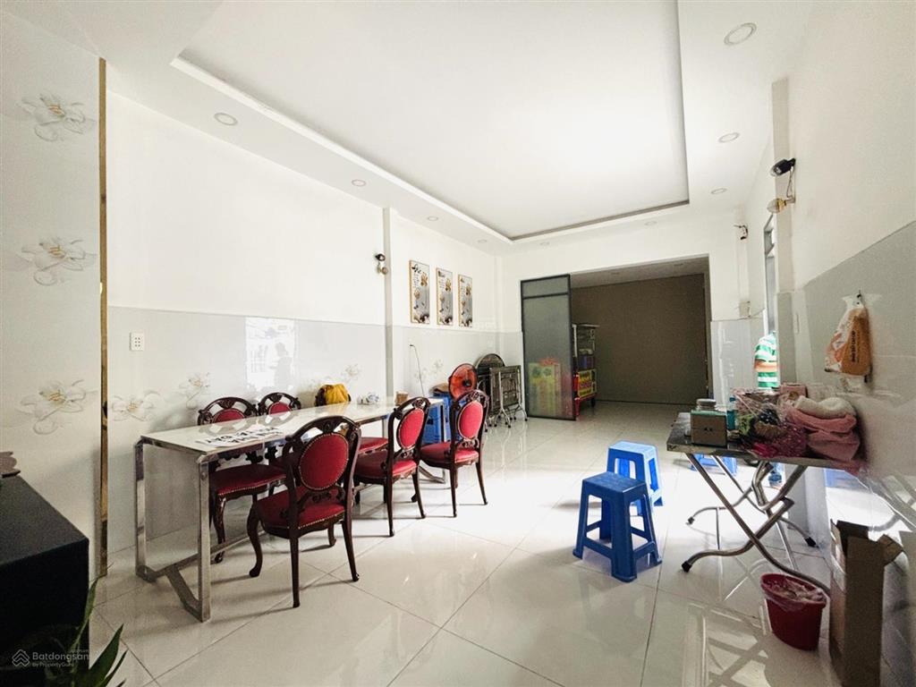 Bán nhà mặt tiền đường 8m thông vườn lài, tân phú. (4x16m), 2 tầng đúc. hẻm đẹp 1/, hoàn công đủ.