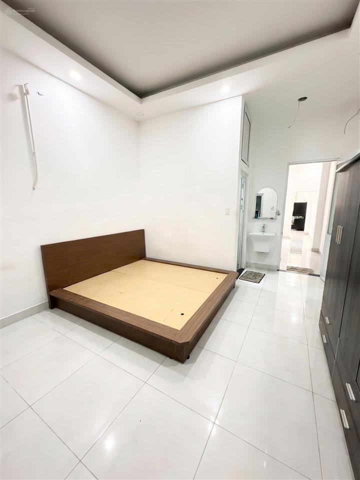 Hạ 1 tỷ về 10 tỷ. ngay bàu cát, đồng đen, hẻm 1/ xe hơi. có thang máy xịn 72m2, 4 tầng đúc