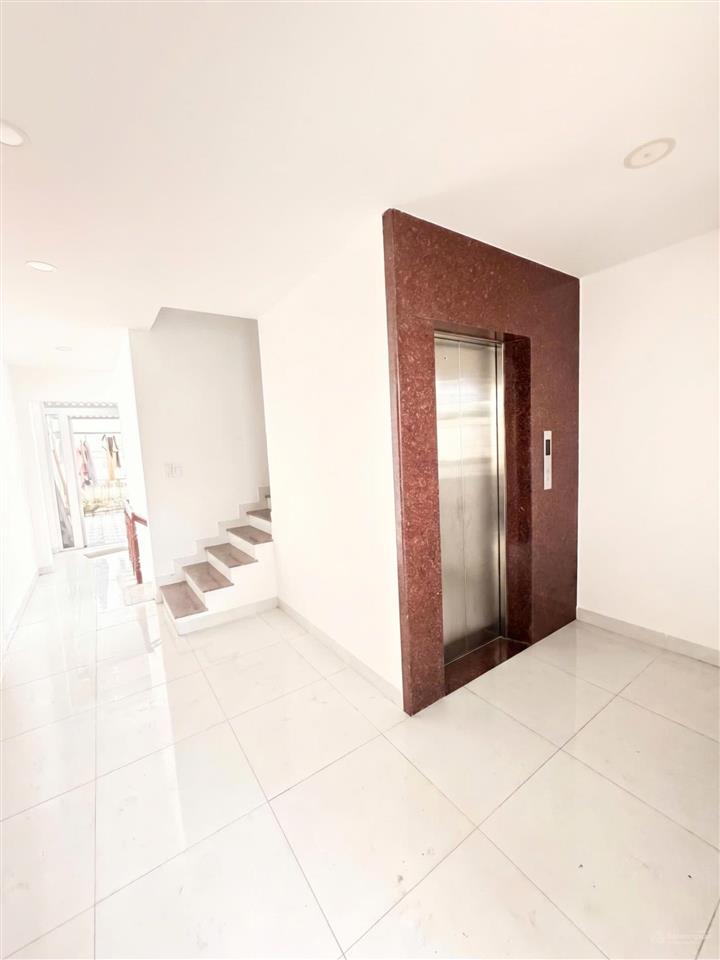 Hạ 1 tỷ về 10 tỷ. ngay bàu cát, đồng đen, hẻm 1/ xe hơi. có thang máy xịn 72m2, 4 tầng đúc