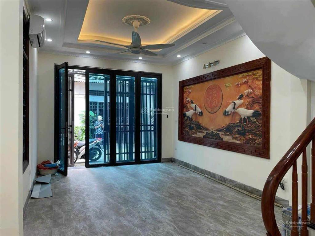 Bán nhà thạch bàn cổ linh, 48m x 4 tầng tm , giá hơn 14 tỷ ô tô vào, lô góc. full nội thất