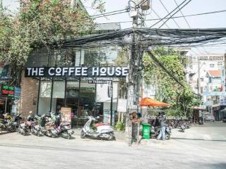 Bán gấp nhà góc 2mt trương công định, tân bình (7 x 18m) 2 tầng, hđt 95tr/tháng. giá bán 32tỷ tl