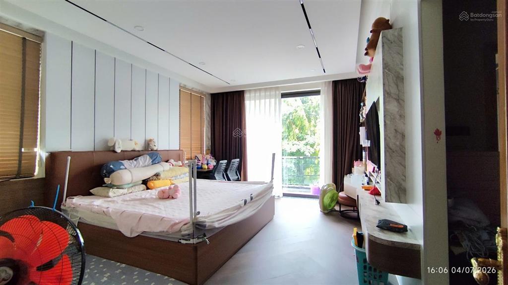 Bán biệt thự sân vườn lô góc 2 mặt tiền đường lê thị riêng  15x20m