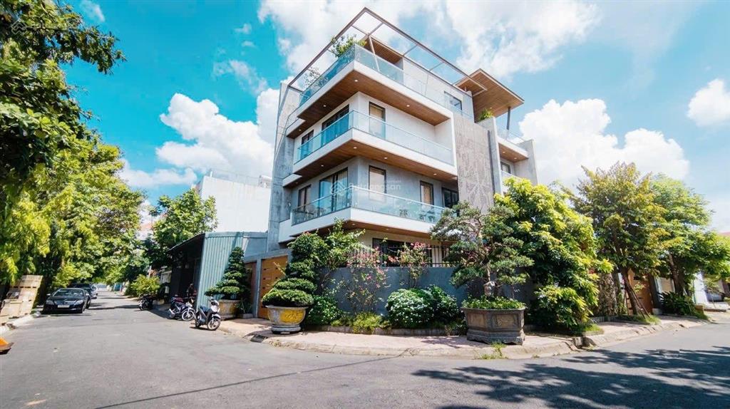 Bán biệt thự sân vườn lô góc 2 mặt tiền đường lê thị riêng  15x20m
